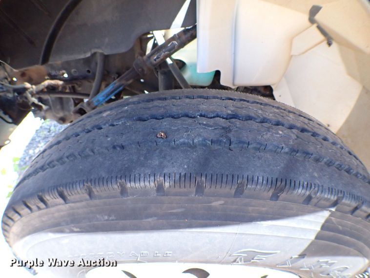 image for item MF9374 2004 International 4300  truck cab and chassis