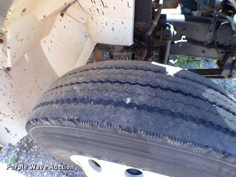 image for item MF9374 2004 International 4300  truck cab and chassis