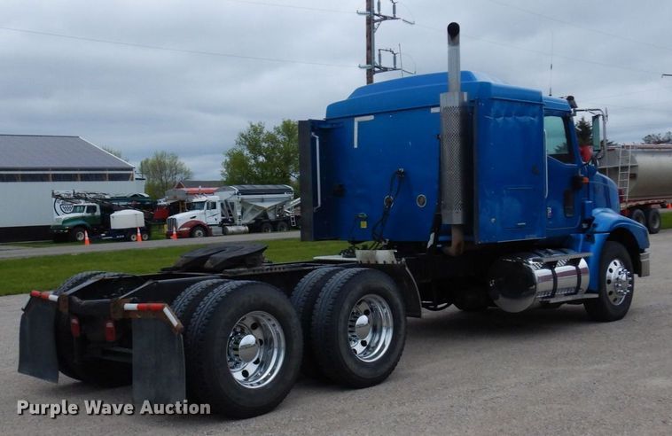 image for item MF9608 2001 International 9200i  semi truck