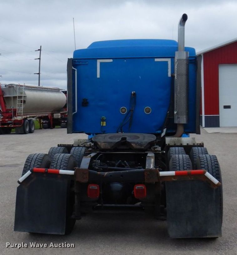 image for item MF9608 2001 International 9200i  semi truck