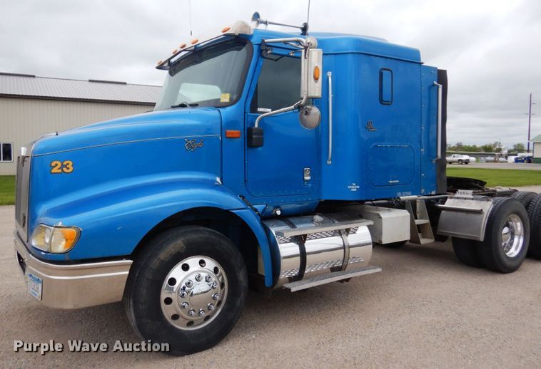 image for item MF9608 2001 International 9200i  semi truck