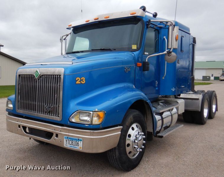 image for item MF9608 2001 International 9200i  semi truck