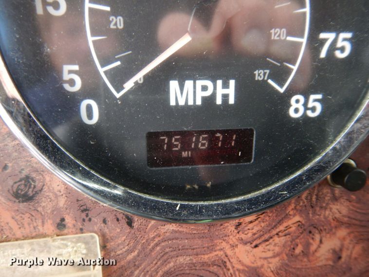 image for item MF9608 2001 International 9200i  semi truck