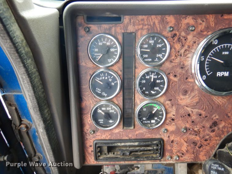 image for item MF9608 2001 International 9200i  semi truck