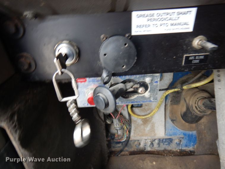 image for item MF9608 2001 International 9200i  semi truck