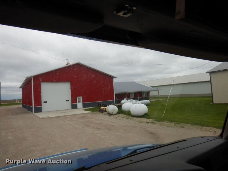 image for item MF9608 2001 International 9200i  semi truck