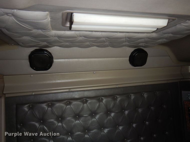 image for item MF9608 2001 International 9200i  semi truck