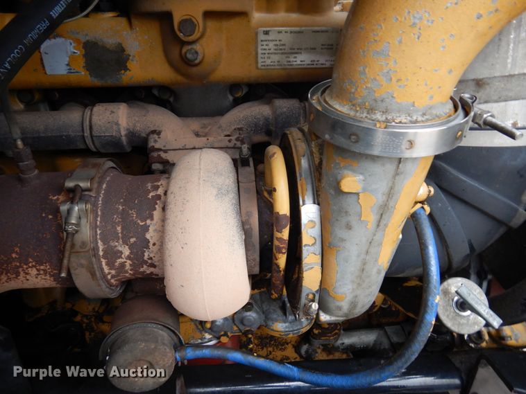 image for item MF9608 2001 International 9200i  semi truck