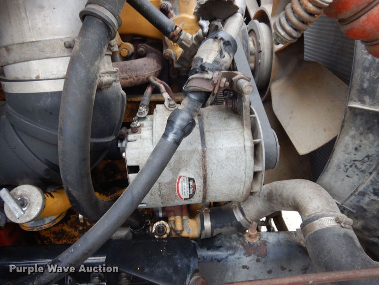 image for item MF9608 2001 International 9200i  semi truck