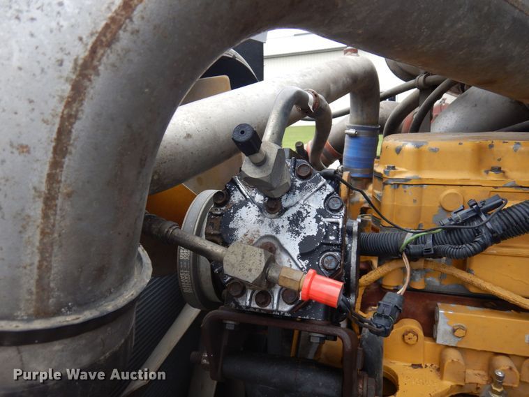 image for item MF9608 2001 International 9200i  semi truck