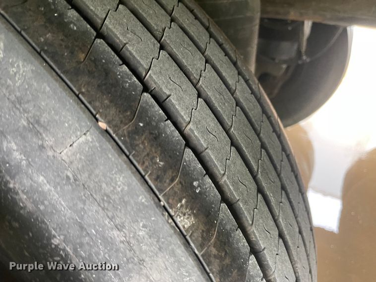 image for item MJ9753 2008 Utility  refrigerated van trailer