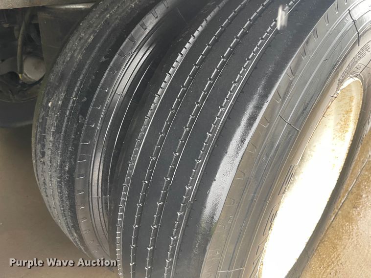 image for item MJ9753 2008 Utility  refrigerated van trailer