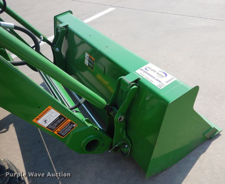 image for item DH8499 2021 John Deere 3035D  MFWD tractor