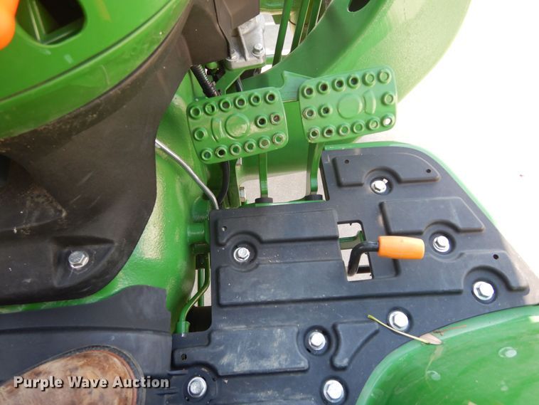 image for item DH8499 2021 John Deere 3035D  MFWD tractor