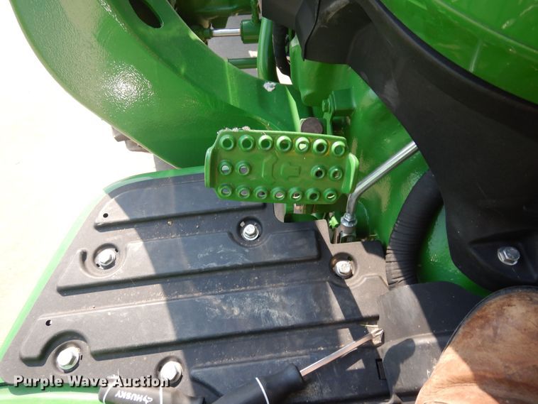 image for item DH8499 2021 John Deere 3035D  MFWD tractor