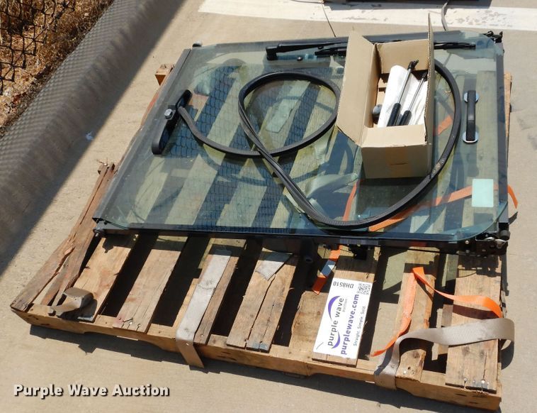 Kubota S6658 skid steer door kit in Grapevine, TX Item DH8510 sold