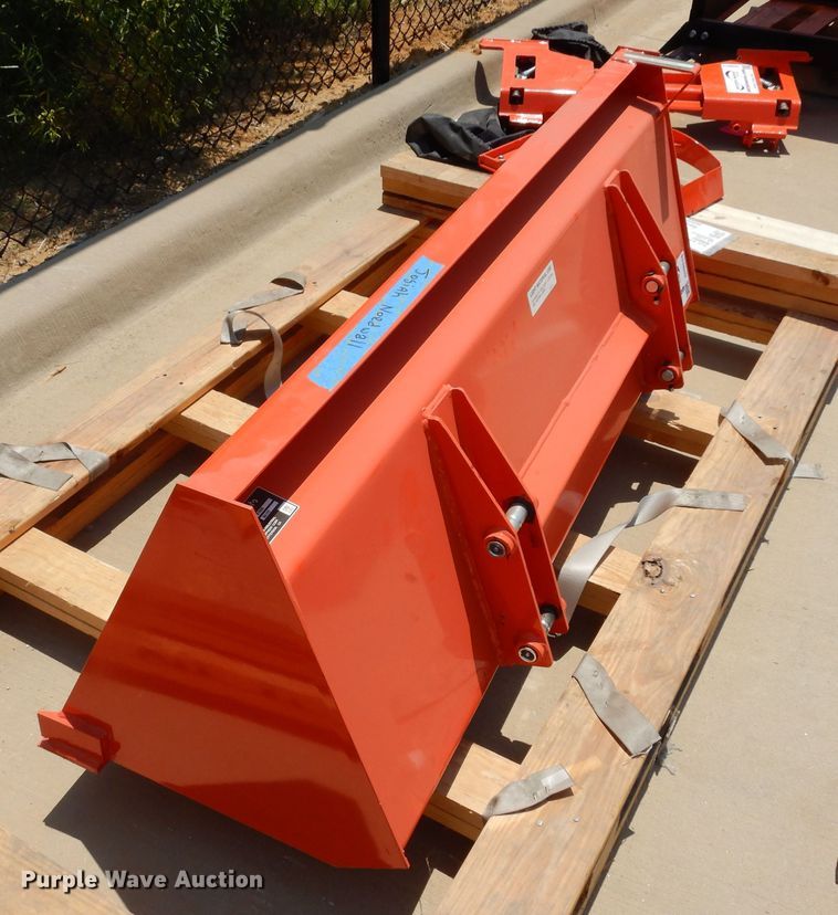 image for item DH8516 Kubota B1626  bucket