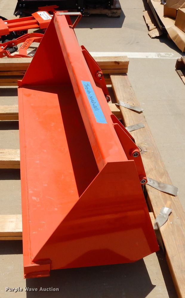 image for item DH8516 Kubota B1626  bucket