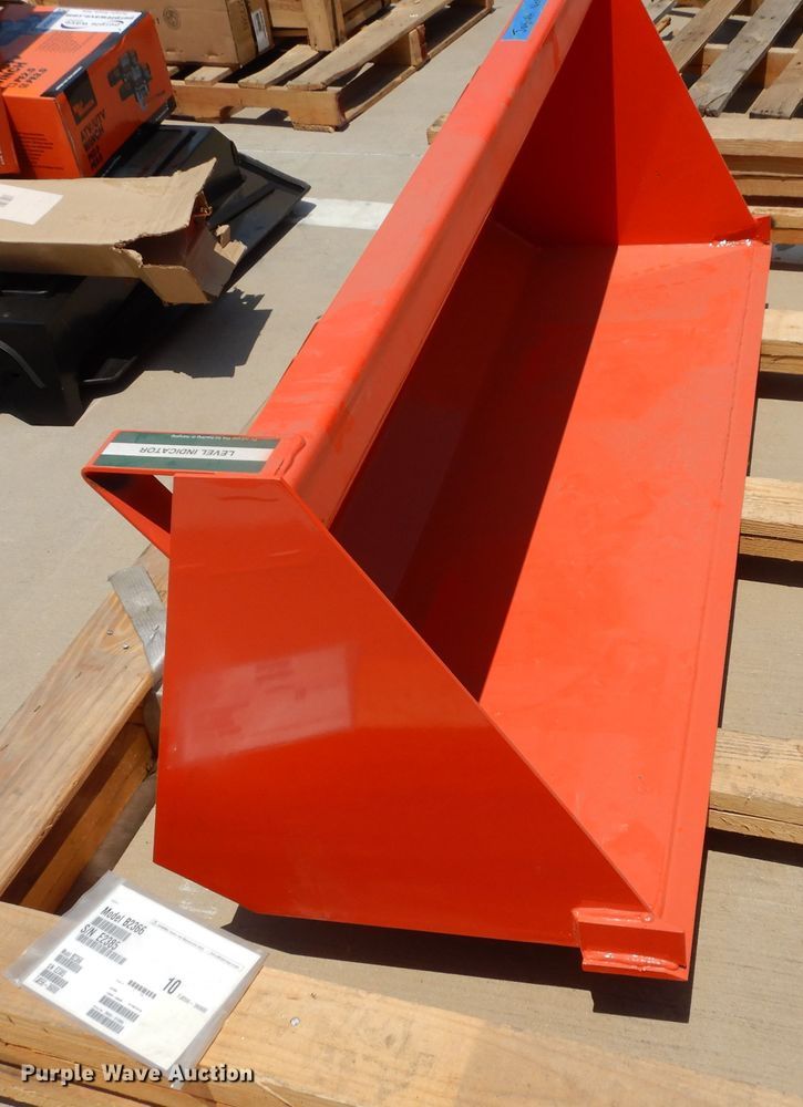 image for item DH8516 Kubota B1626  bucket