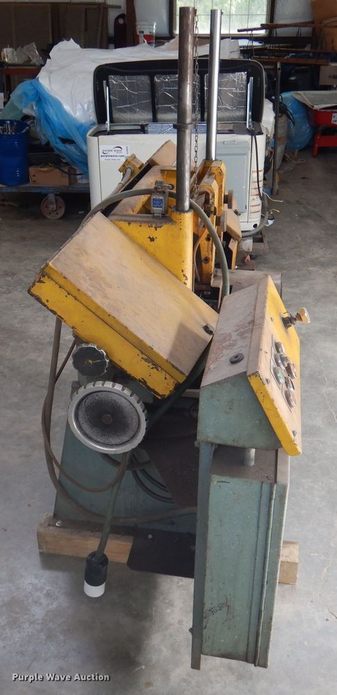 image for item DJ3825 Band saw