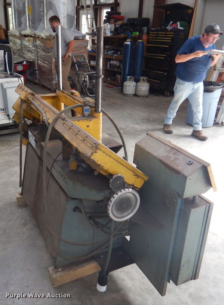 image for item DJ3825 Band saw