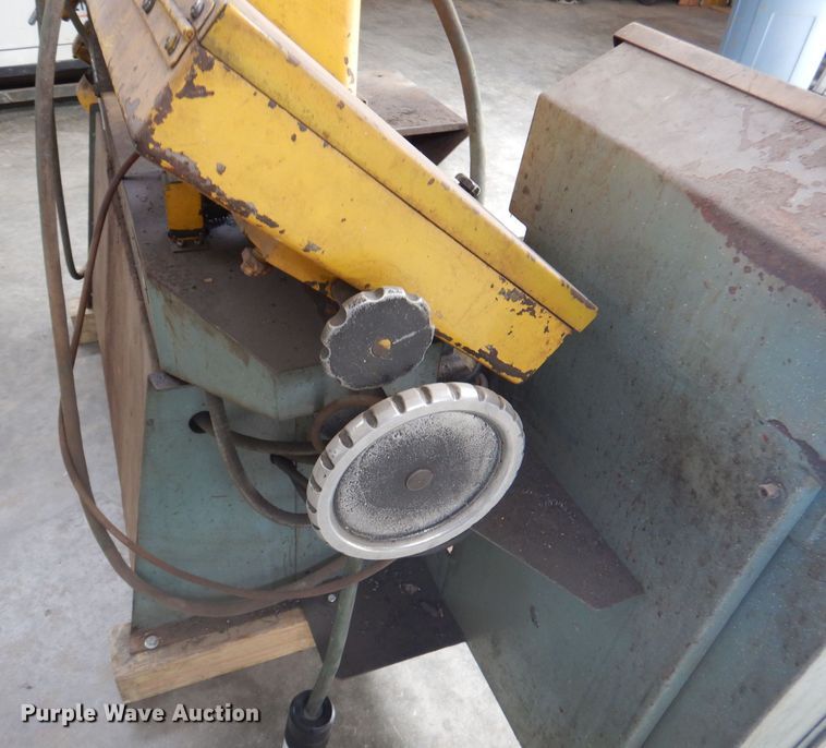 image for item DJ3825 Band saw