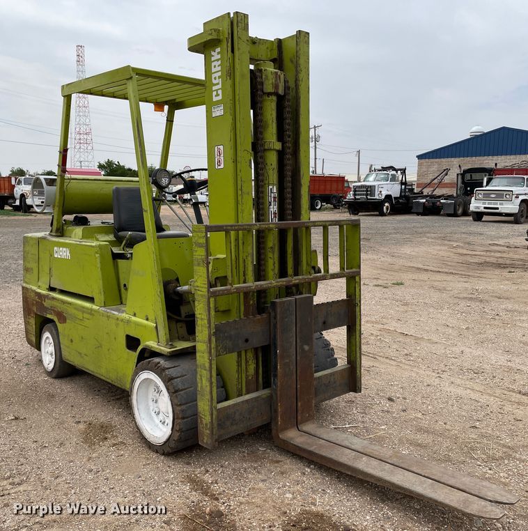 image for item DJ5154 Clark C500-Y35  forklift