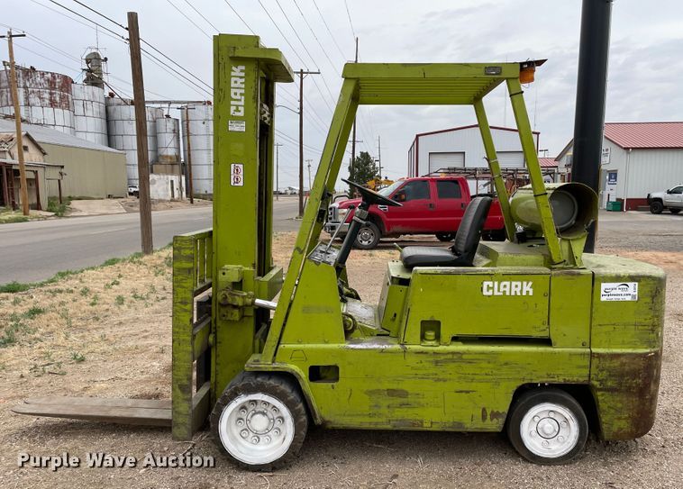 image for item DJ5154 Clark C500-Y35  forklift
