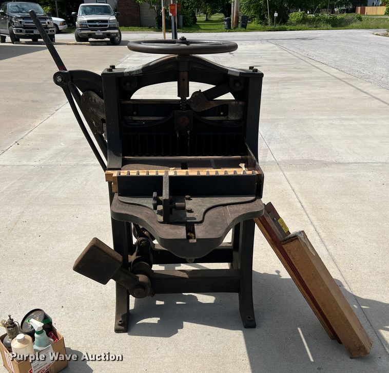 image for item DL4265 The Chandler & Price Co.  paper cutter