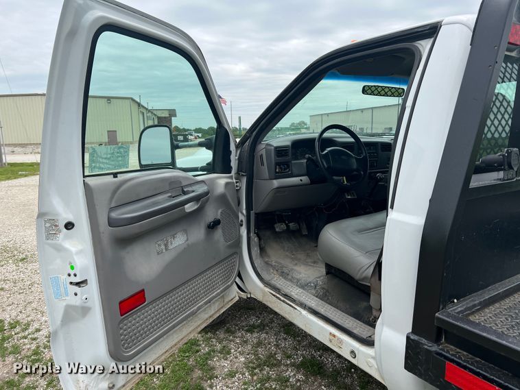 image for item DL4272 2000 Ford F550 Super Duty XL  flatbed truck