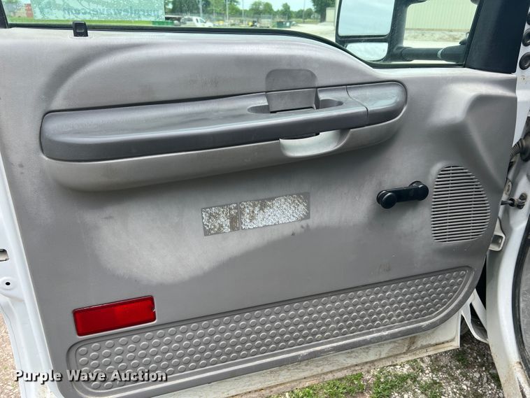 image for item DL4272 2000 Ford F550 Super Duty XL  flatbed truck