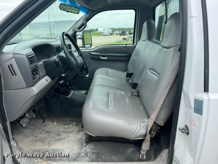 image for item DL4272 2000 Ford F550 Super Duty XL  flatbed truck