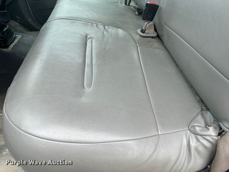 image for item DL4272 2000 Ford F550 Super Duty XL  flatbed truck