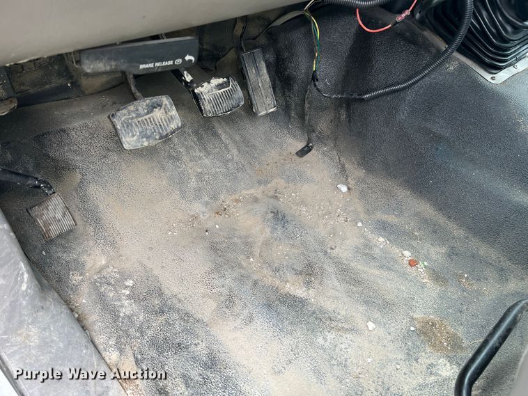 image for item DL4272 2000 Ford F550 Super Duty XL  flatbed truck