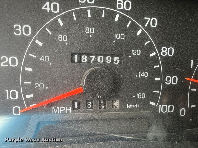 image for item DL4272 2000 Ford F550 Super Duty XL  flatbed truck