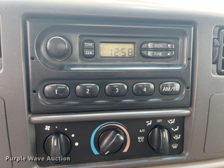 image for item DL4272 2000 Ford F550 Super Duty XL  flatbed truck