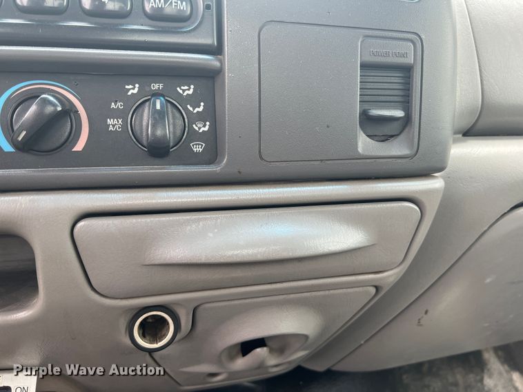 image for item DL4272 2000 Ford F550 Super Duty XL  flatbed truck