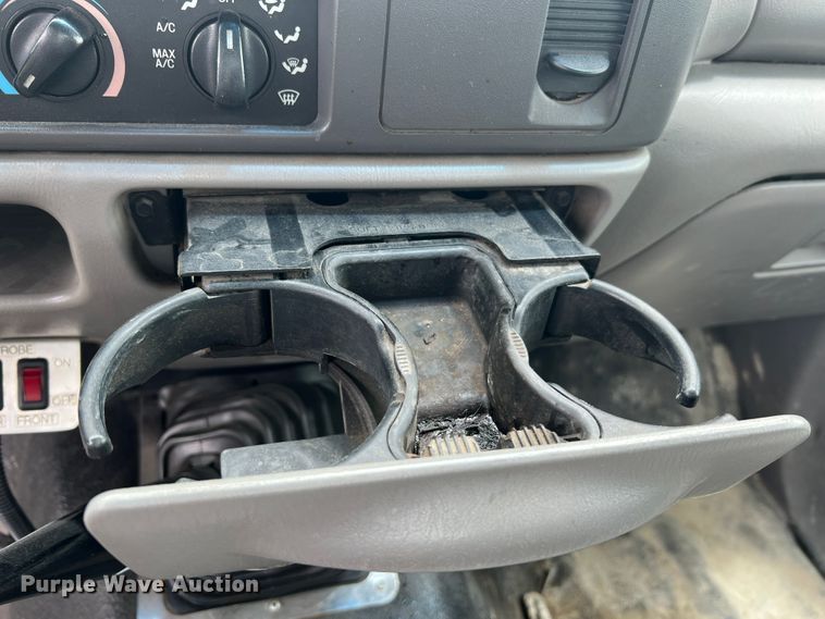 image for item DL4272 2000 Ford F550 Super Duty XL  flatbed truck