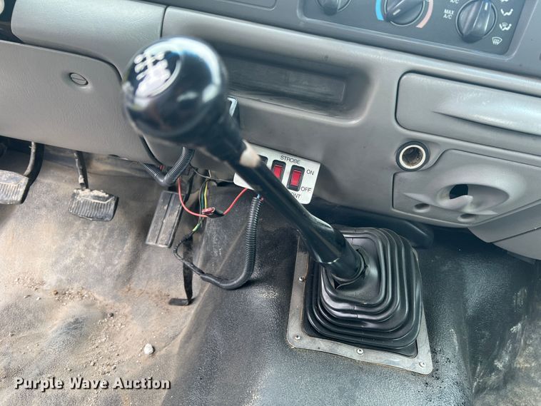 image for item DL4272 2000 Ford F550 Super Duty XL  flatbed truck