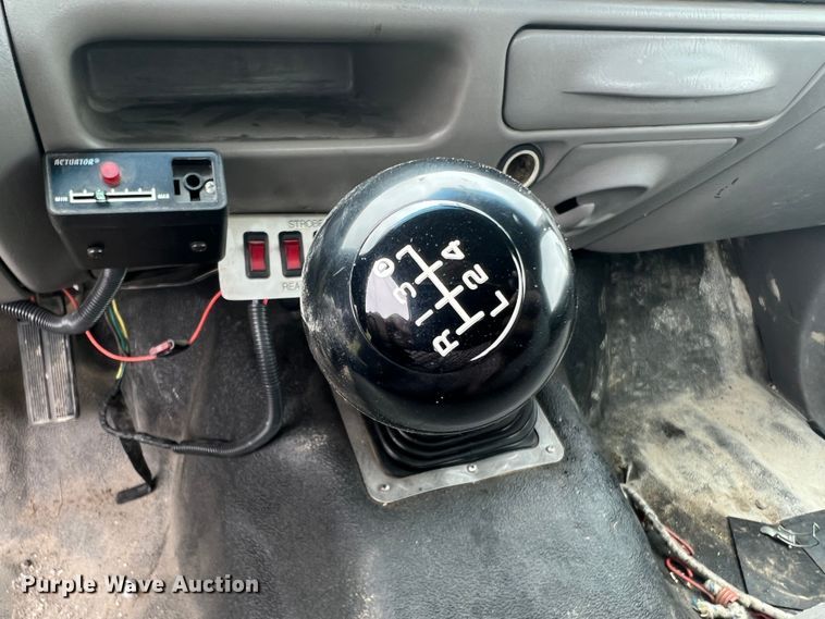 image for item DL4272 2000 Ford F550 Super Duty XL  flatbed truck