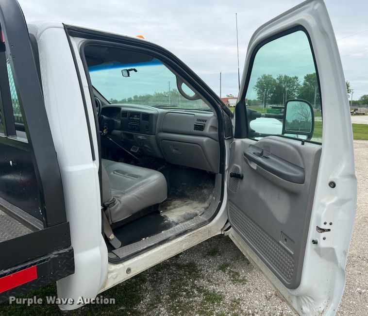 image for item DL4272 2000 Ford F550 Super Duty XL  flatbed truck