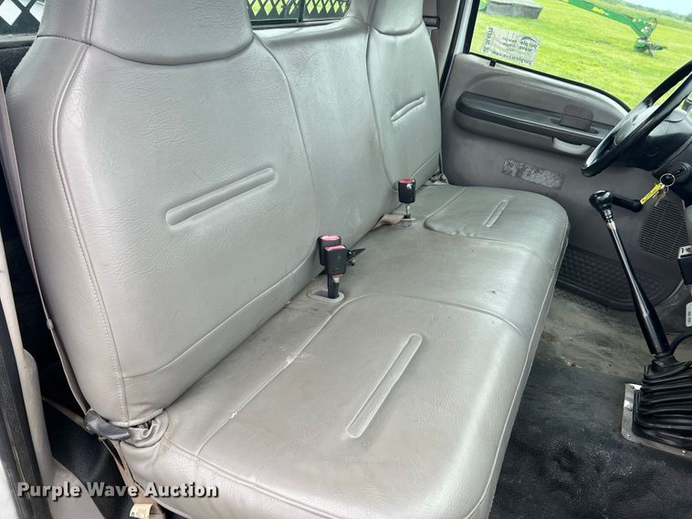 image for item DL4272 2000 Ford F550 Super Duty XL  flatbed truck