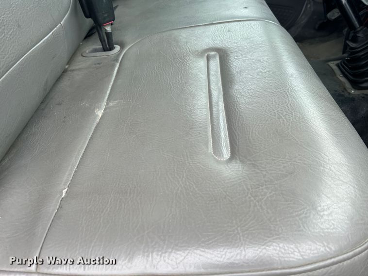 image for item DL4272 2000 Ford F550 Super Duty XL  flatbed truck