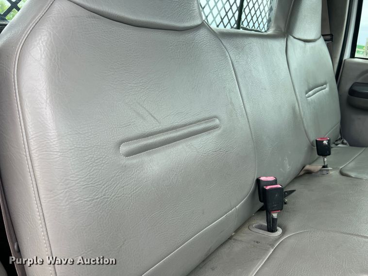 image for item DL4272 2000 Ford F550 Super Duty XL  flatbed truck