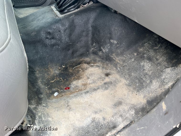 image for item DL4272 2000 Ford F550 Super Duty XL  flatbed truck