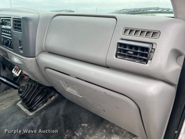 image for item DL4272 2000 Ford F550 Super Duty XL  flatbed truck