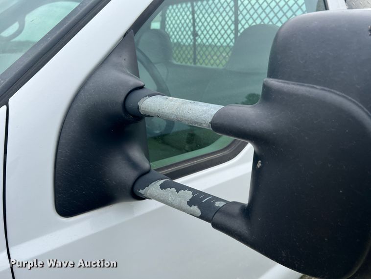 image for item DL4272 2000 Ford F550 Super Duty XL  flatbed truck