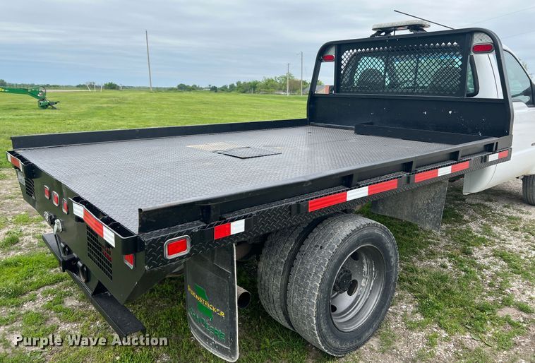 image for item DL4272 2000 Ford F550 Super Duty XL  flatbed truck