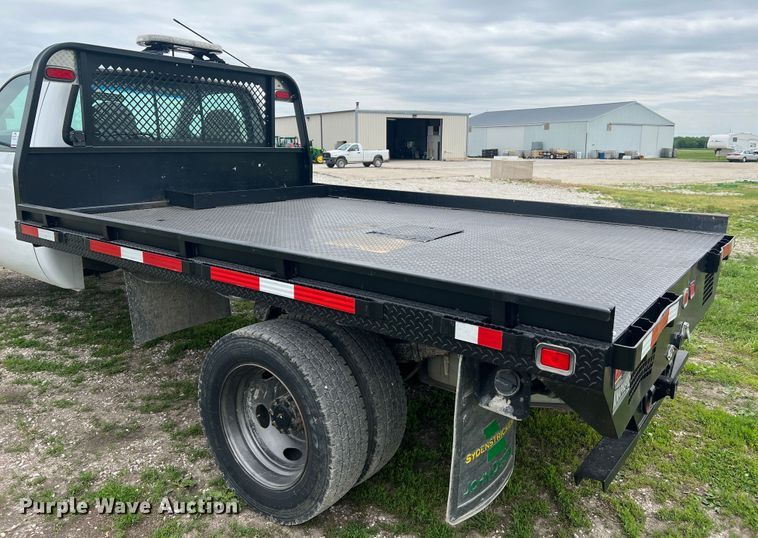 image for item DL4272 2000 Ford F550 Super Duty XL  flatbed truck
