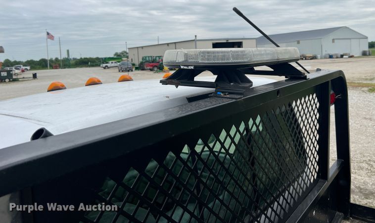 image for item DL4272 2000 Ford F550 Super Duty XL  flatbed truck